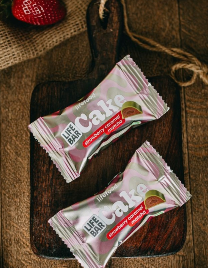 Lifebar 'Cake' Φράουλα/Καραμέλα/Matcha ΧΓΛ (35γρ) Lifefood