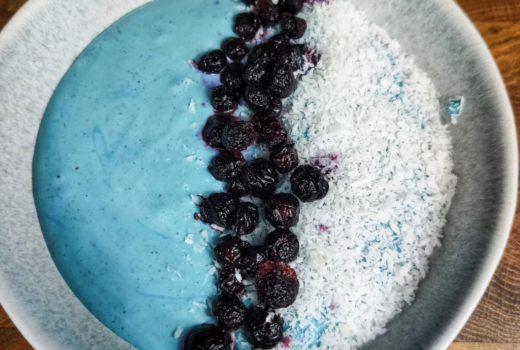 Smoothie Bowl με Μπλε Σπιρουλίνα