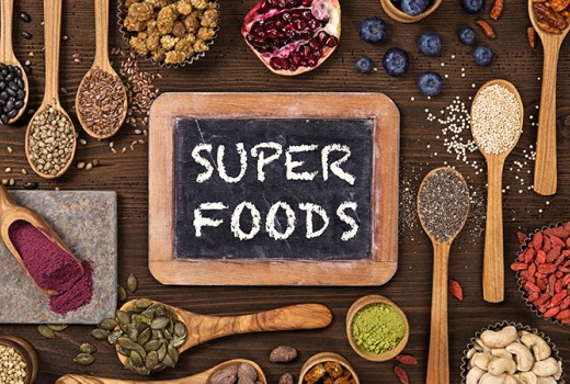 10 Superfoods που Βελτιώνουν την Υγεία