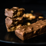 Μπάρα Πρωτεΐνης Σοκολάτα με Τραγανά Φιστίκια (45g) The Gutsy Captain 