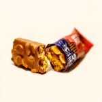 Μπάρα Πρωτεΐνης Σοκολάτα με Τραγανά Φιστίκια (45g) The Gutsy Captain 