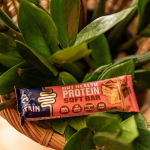 Μπάρα Πρωτεΐνης Σοκολάτα με Τραγανά Φιστίκια (45g) The Gutsy Captain 