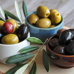Εκπυρηνωμένες Ελιές Καλαμών με Ρίγανη (70γρ) Εκπυρηνωμένες Ελιές Καλαμών με Ρίγανη (70γρ)