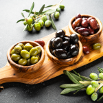 Εκπυρηνωμένες Ελιές Καλαμών με Ρίγανη (70γρ) Εκπυρηνωμένες Ελιές Καλαμών με Ρίγανη (70γρ)