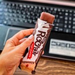 Vegan Μπάρα Πρωτεΐνης με Αμύγδαλα & Επικάλυψη Σοκολάτας - Χωρίς Γλουτένη (40γρ) Roobar